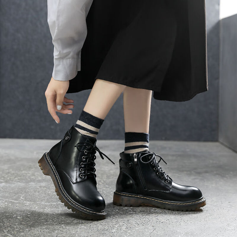 马丁靴女英伦风2021秋季新款韩版百搭女学生时尚休闲短筒靴子黑色加绒