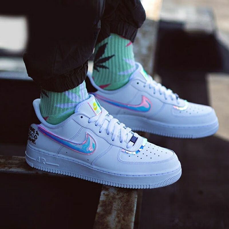 af1空军一号镭射高低帮板鞋mid77反夜光男女电玩像素莆田魔术换勾空军