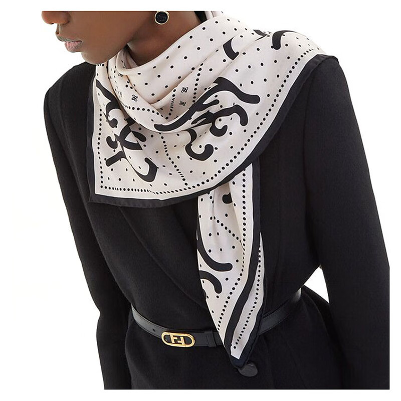 fendi芬迪女士围巾白色有机蚕丝方巾黑色波点ffkarligraphy图案手工