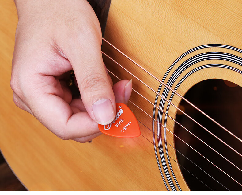 日本磨砂吉他拨片abs木吉他拨弦片 盒装100片电吉他弹片pick 0.