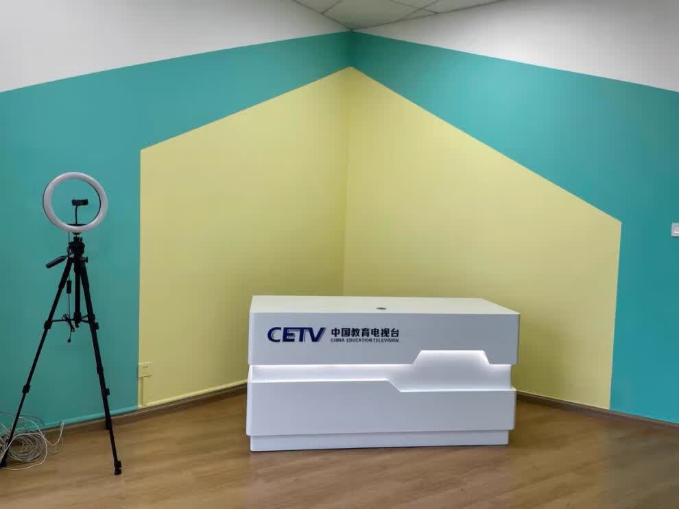 演播桌播音台口才学校广播桌播间演播台新闻导播桌访谈桌吧台定制亮光