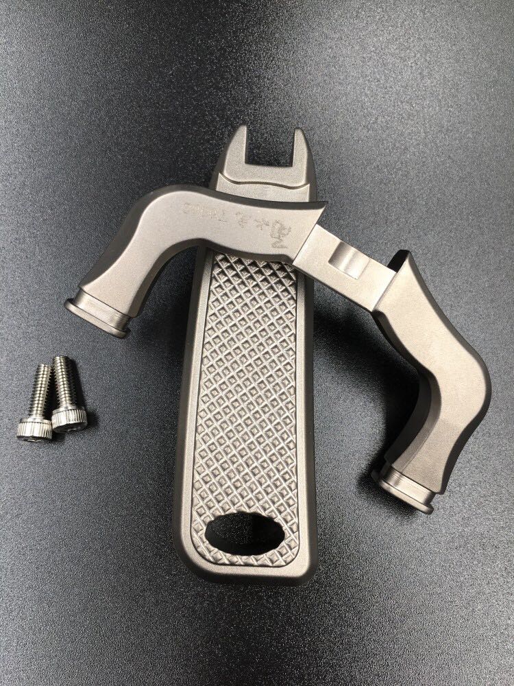 扁平带瞄准器弹弓激光瞄点快压扁皮弓c5夹片竞技精准弹弓 航空铝柄钛