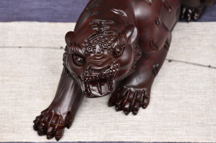 堂肯盟tkm木老虎摆件木雕刻属虎红实木头生肖虎客厅书房电视柜装饰