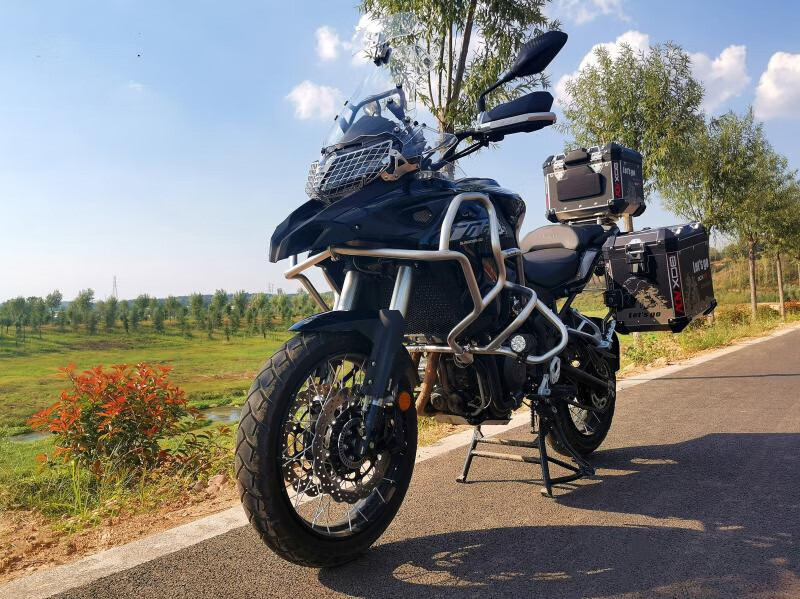 适用trk贝纳利金鹏502/502x摩托车改装尾箱铝合金三箱护杠 502x/40l