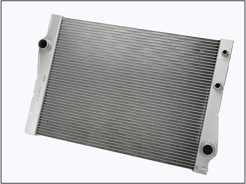 适用于c180奔驰c200水箱c250c300散热器s300s350s400s500s600s320 07