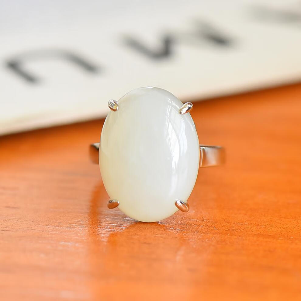 白玉戒指羊脂玉女戒金镶玉大戒面蛋形和田玉开口戒极简款