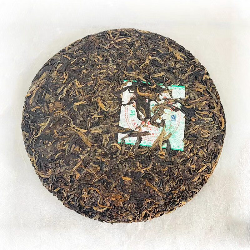 茶叶云南勐海黎明茶八角亭2010年早春银毫生茶357克七子饼茗中味