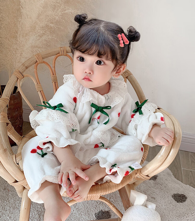 刚出生宝宝的礼物婴儿创意礼盒小樱桃可爱套装女孩子满月宝宝百天周岁