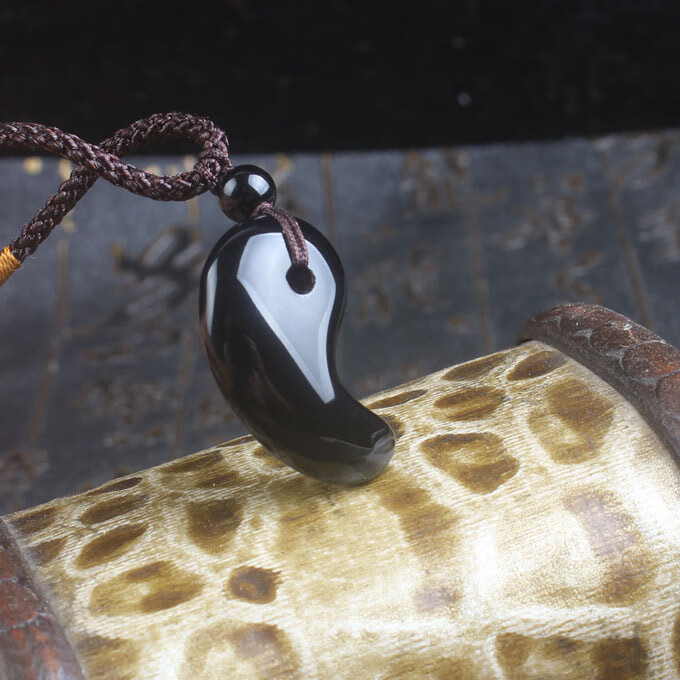 兮娇乌鸦血石黑赤鱬牙饰品吊坠项链男女款开运配红绳子