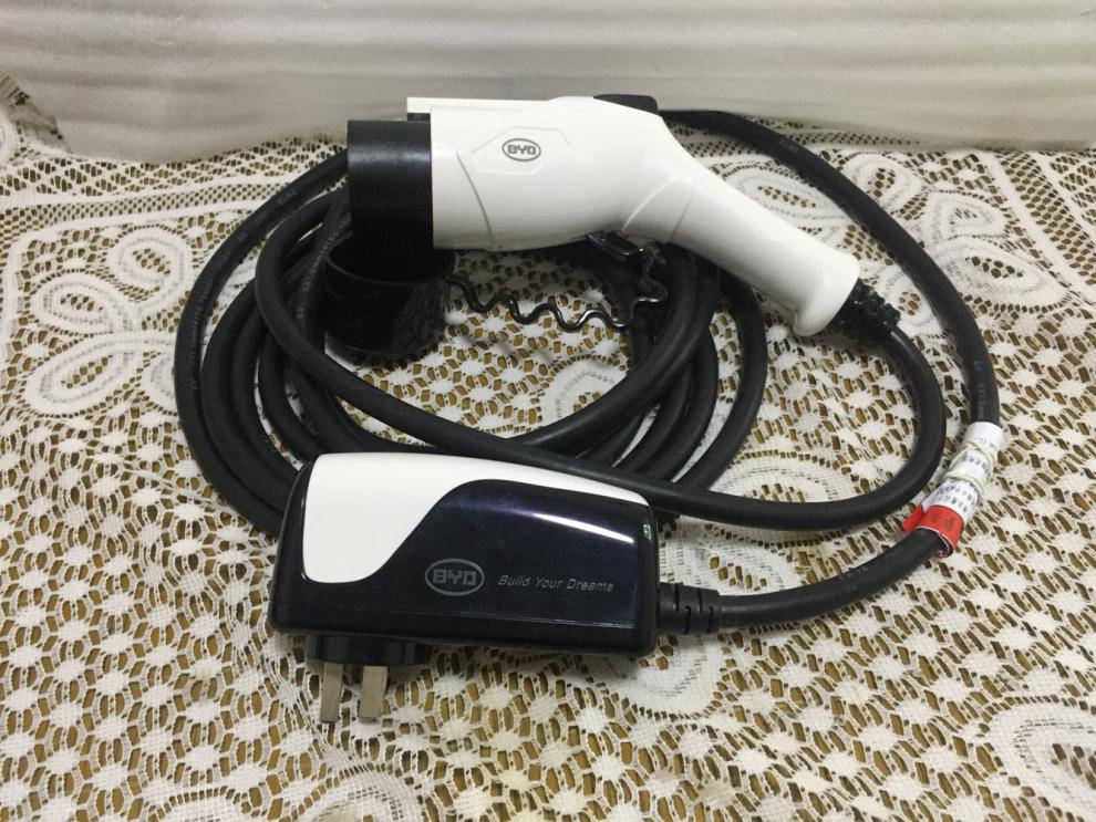 比亚迪秦唐宋dm元s2汉e2原装电动汽车充电器线充电枪充电均衡充电白色