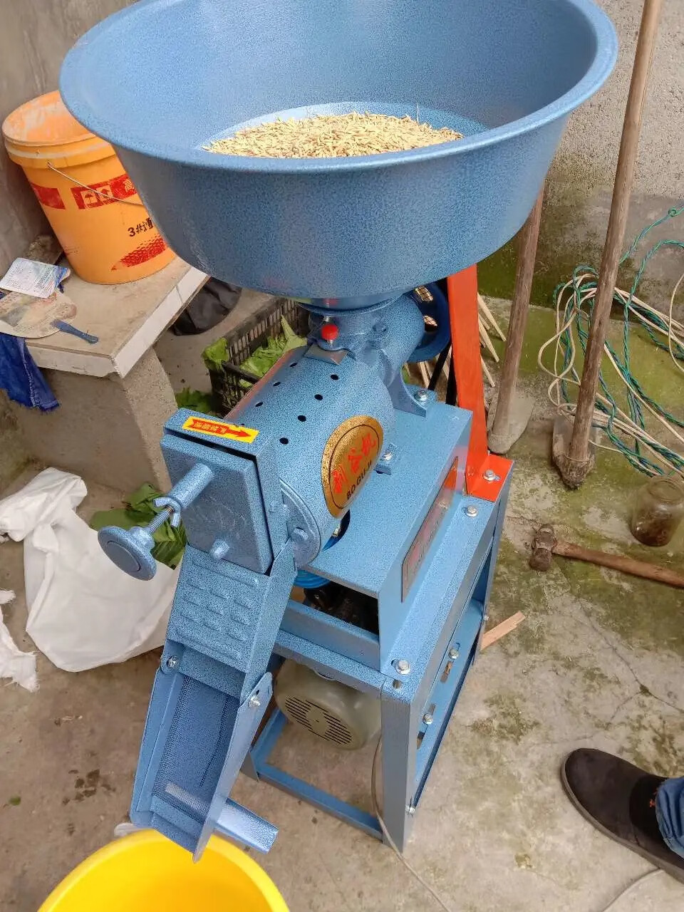 谷子小米专用碾米机图片