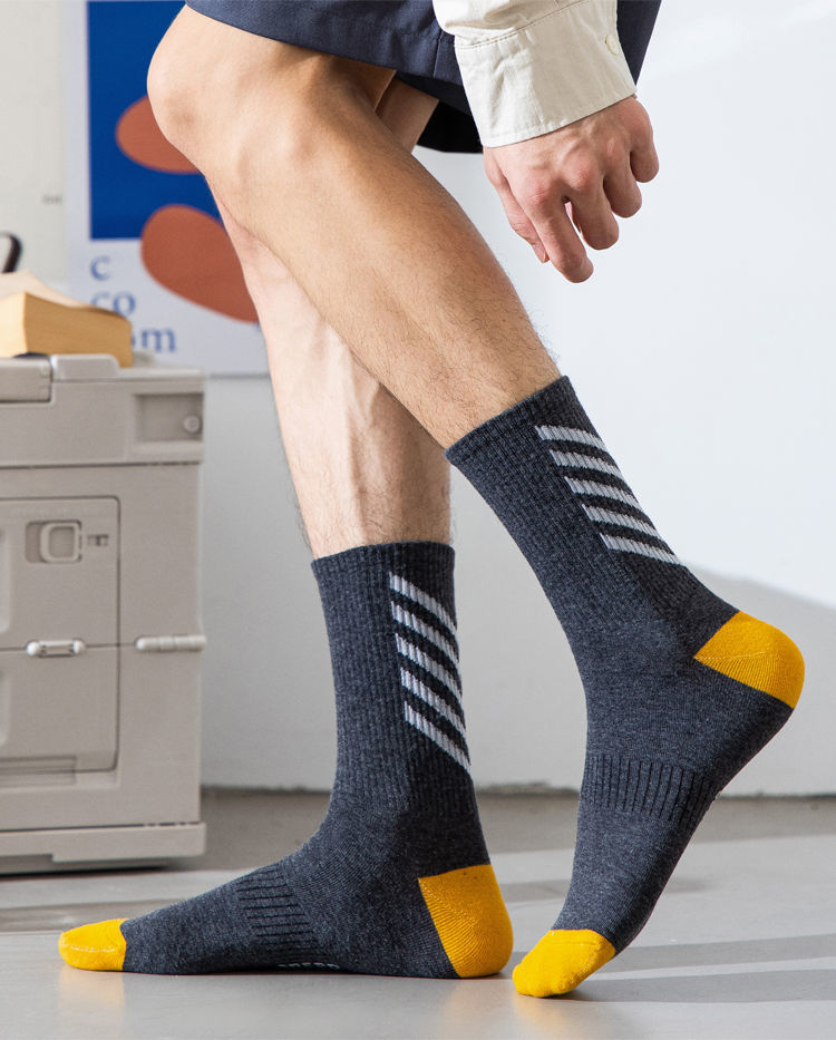 加大码袜子男士中筒袜48码加肥特大脚男生ins风潮流45码男式大号高筒