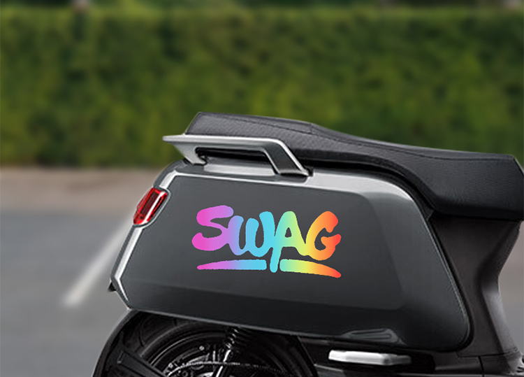 适用于小牛雅迪电动车贴纸皮卡丘摩托车电瓶车贴纸镭射反光装饰车贴