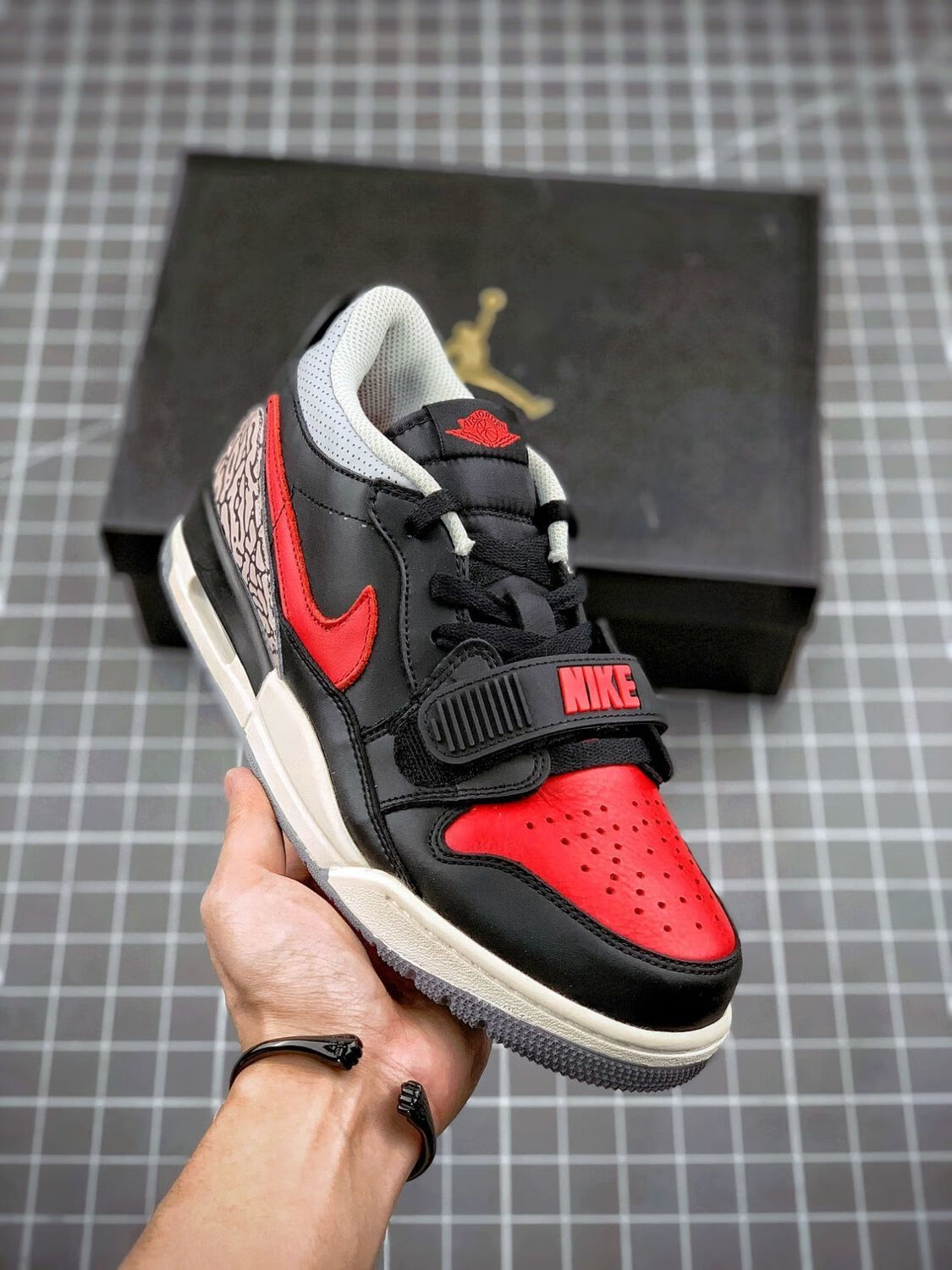 aj312黑红禁穿休闲运动慢跑鞋男女低帮实战气垫篮球鞋cd7069-006 公司