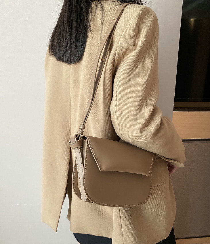 马鞍包2020秋冬新款翻盖简约牛皮包复古女包气质ol风百搭包包女 棕色