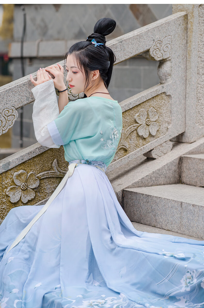 如梦霓裳汉服原创坦领半臂襦裙浮生梦荷花刺绣夏季姐妹装现货白色上襦