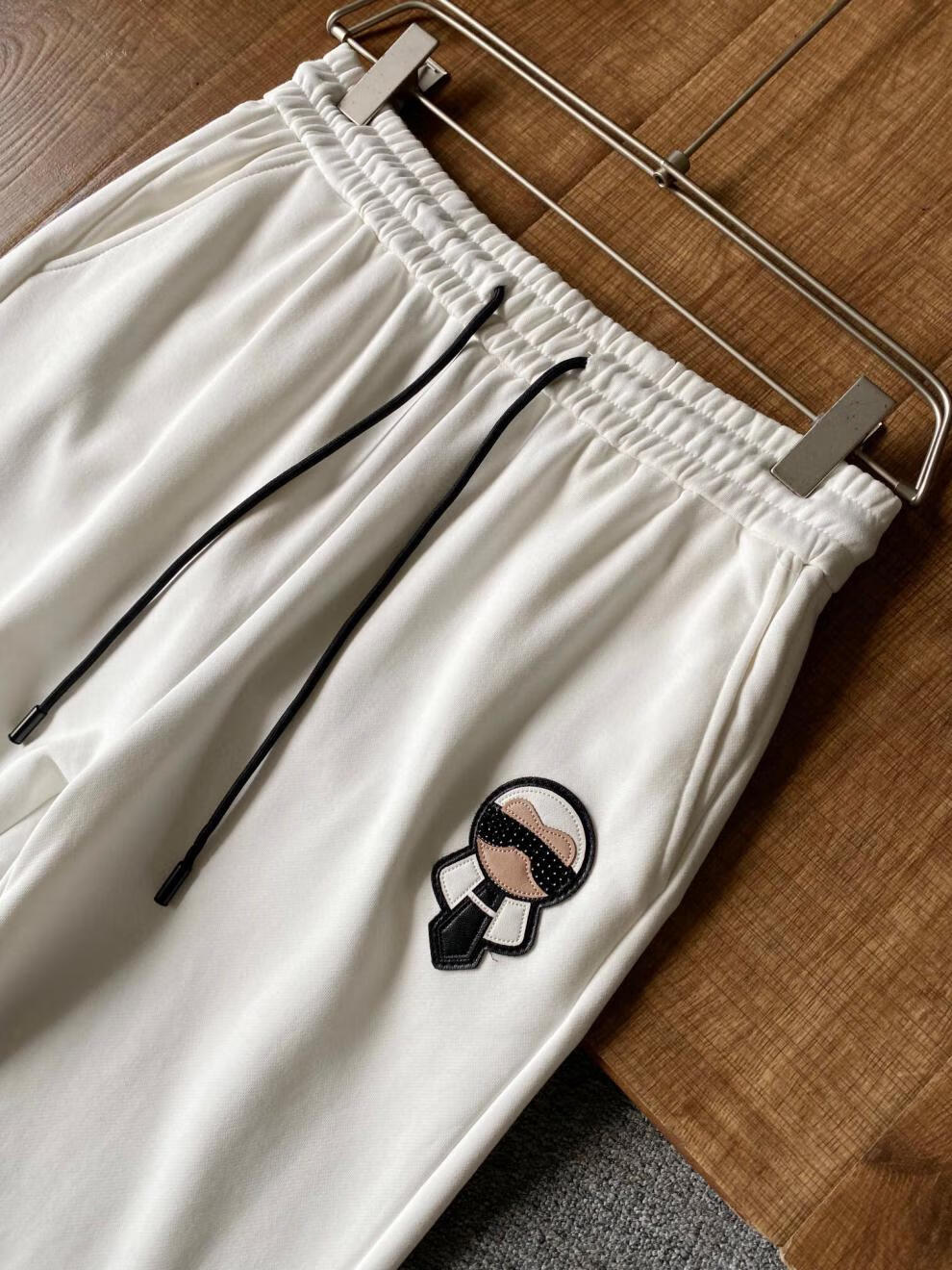 芬迪fendi22秋冬新款老佛爷logo运动休闲套装 套头长袖两件套男 红色