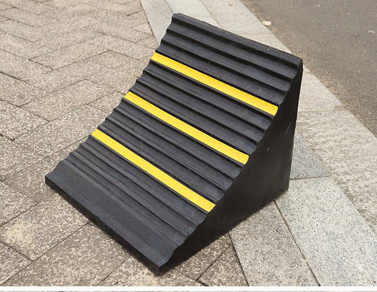 店长推荐头汽车用三角垫木挡车木掩车器停车楔大型货车用橡胶车轮止退