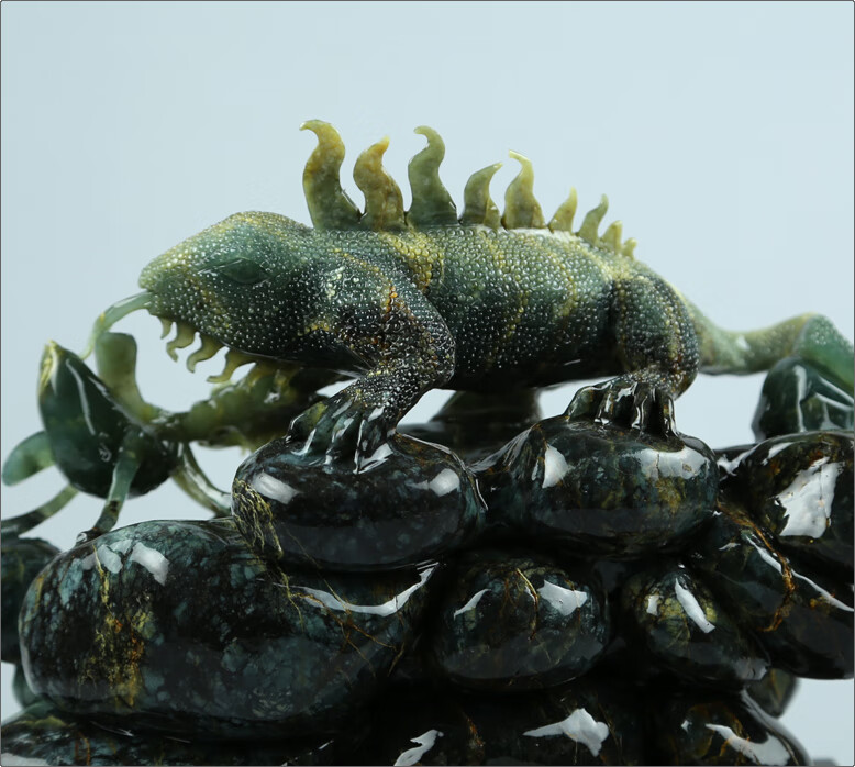 杨氏六喜天然岫玉摆件俏色花玉巧雕蜥蜴今非昔比客厅办公室书房玄关