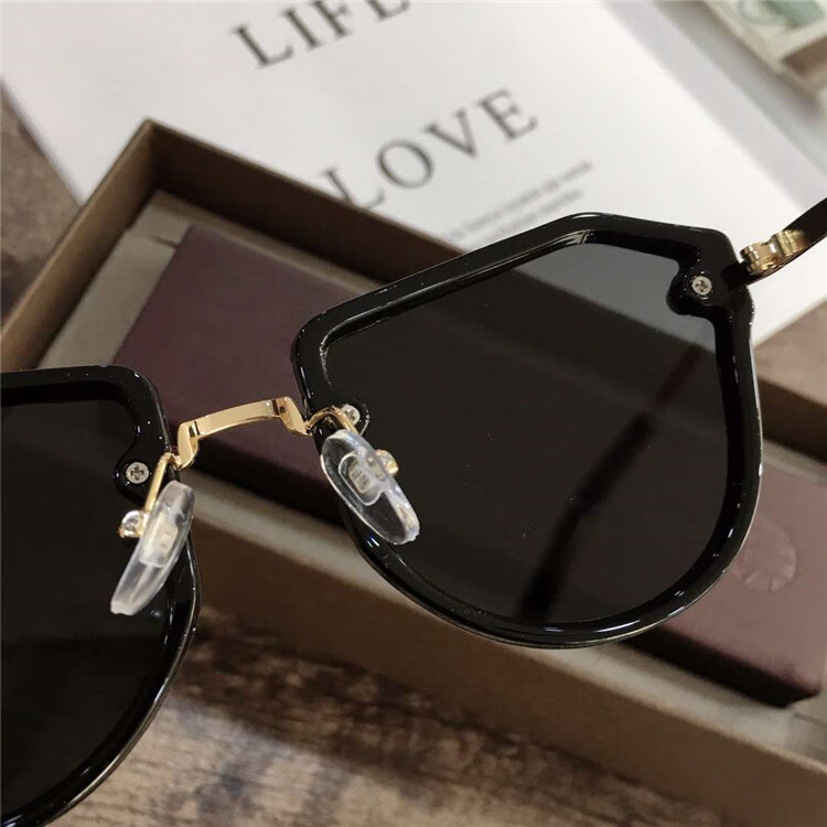 新款儿童小蜜蜂偏光太阳镜女童装饰舒适墨镜小孩夏季放紫外线眼镜黑色