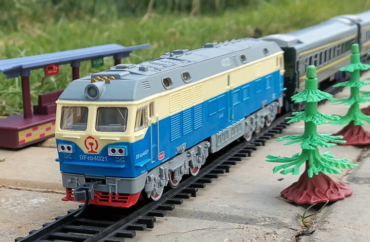 【京闪配送】1435火车模型奋发仿真电动轨道高铁东风模型儿童绿皮火车