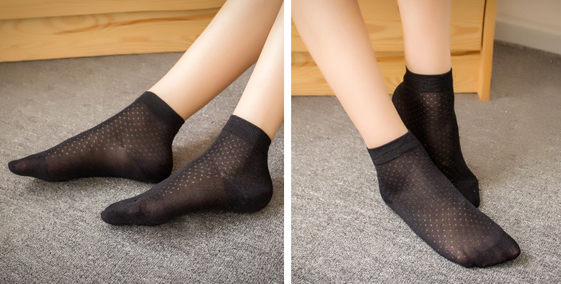 娆蝶 真丝薄款中短女袜春夏新款透气吸汗纯色中筒桑蚕丝女士袜子 黑