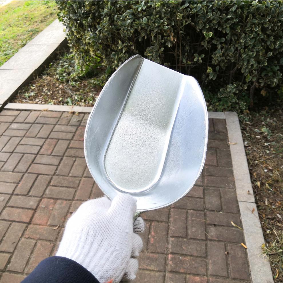 加厚铁皮添料斗饲料勺料瓢面粉铲弧形面戳子半圆铁簸箕精品加厚小号12