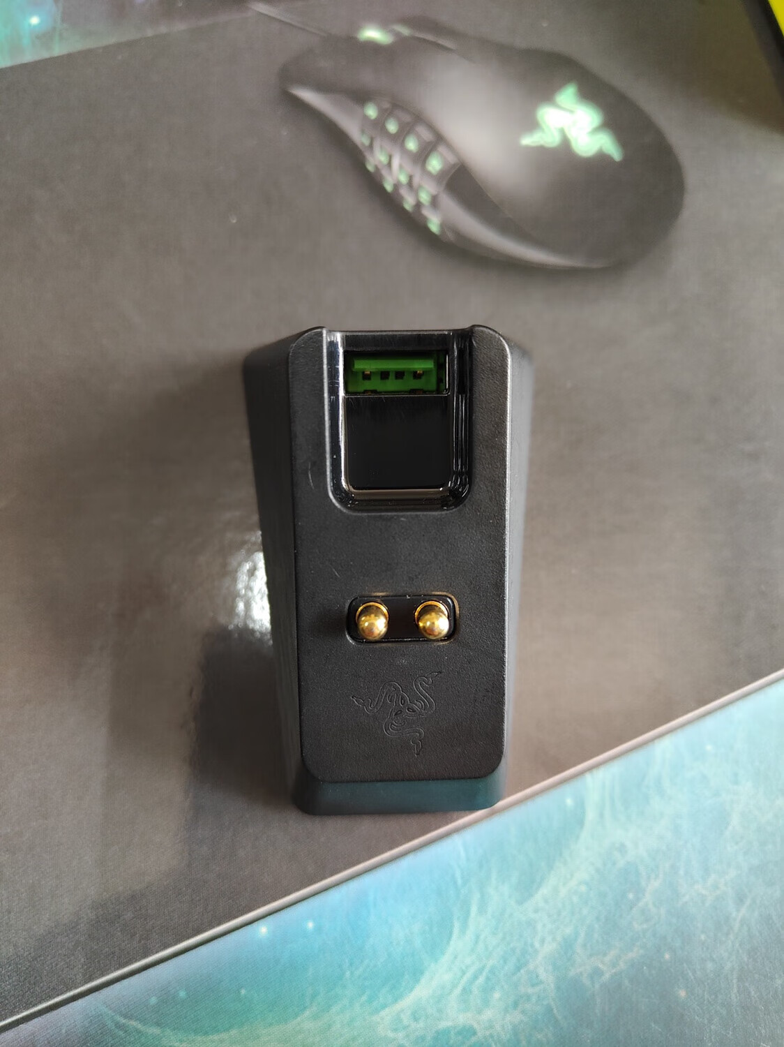 雷蛇(razer)原装幻彩充电底座毒蝰版底座蝰蛇v2p巴塞利斯版 9-98新