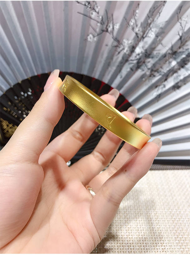 宫之瑄 黄金六字真言手镯女磨砂宽古法金镯子实心妈妈款999足金传承古