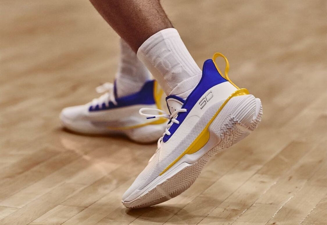 ua7代中国年curry 7糖果鸳鸯勇士主场圣诞实战耐磨篮球鞋 7白黑金 39