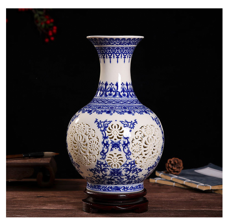 镂空转心瓶客厅办公室中式仿古装饰工艺品瓷器摆件 仿玲珑青花赏瓶(27