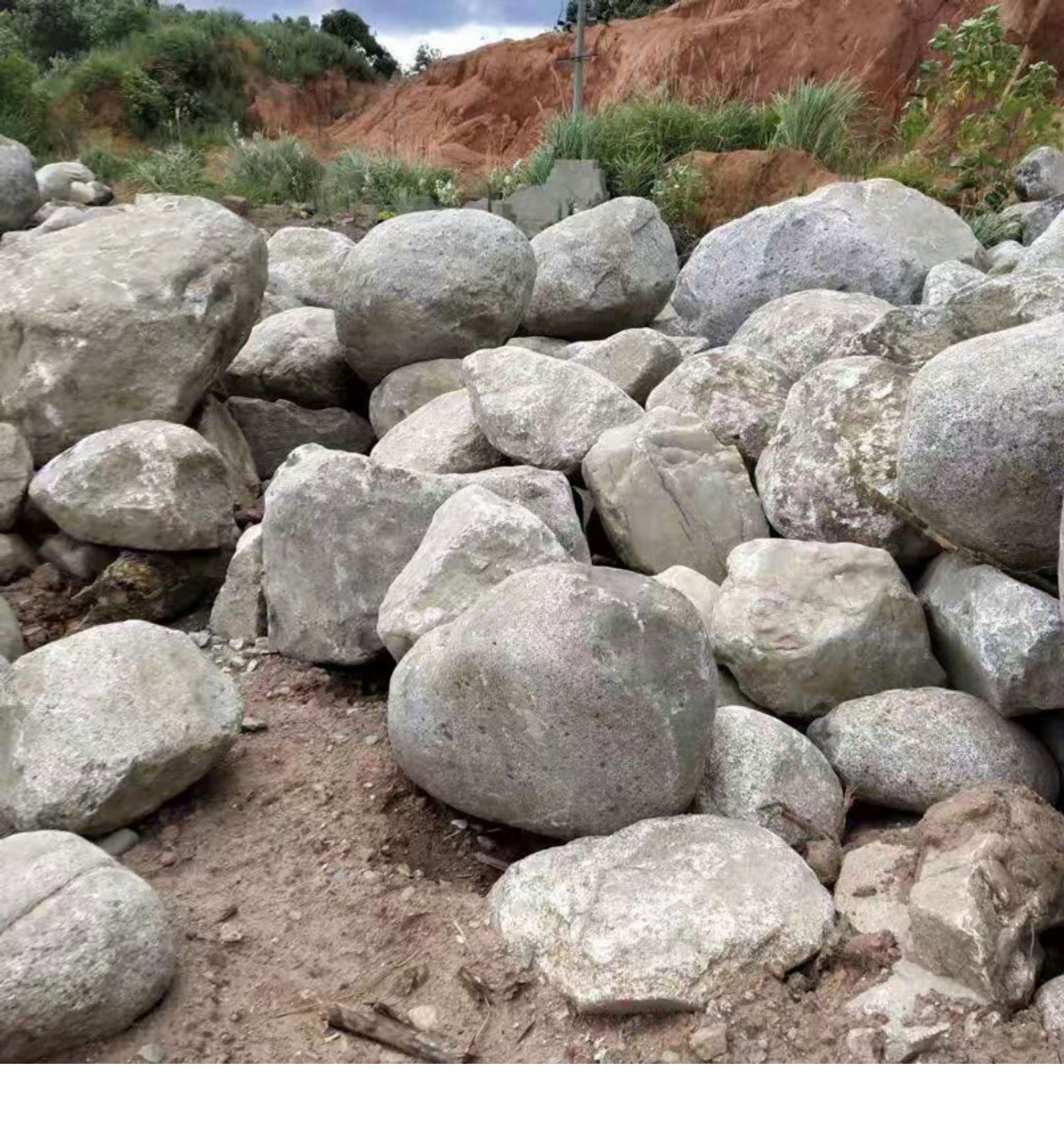园林景观石 景石置石巨大型河卵石鹅卵石 绿地河滩湿地护坡驳岸石