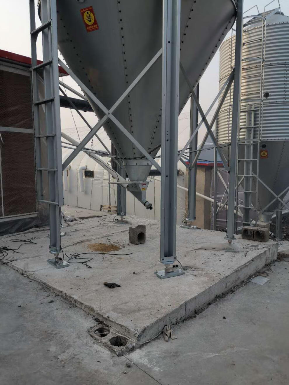 养殖饲料塔养殖料线10吨15吨20吨安装称重自动养猪场设备用品 2.5吨