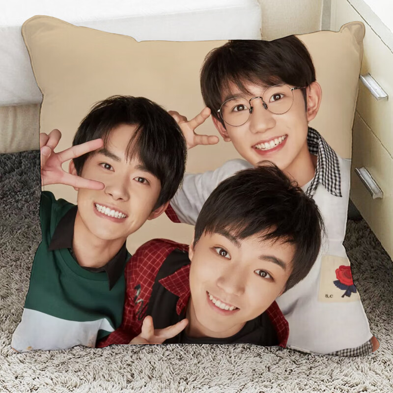 抱枕tfboys易烊千玺王源俊凯周边抱枕送女生日同款海报立牌小饰品易烊