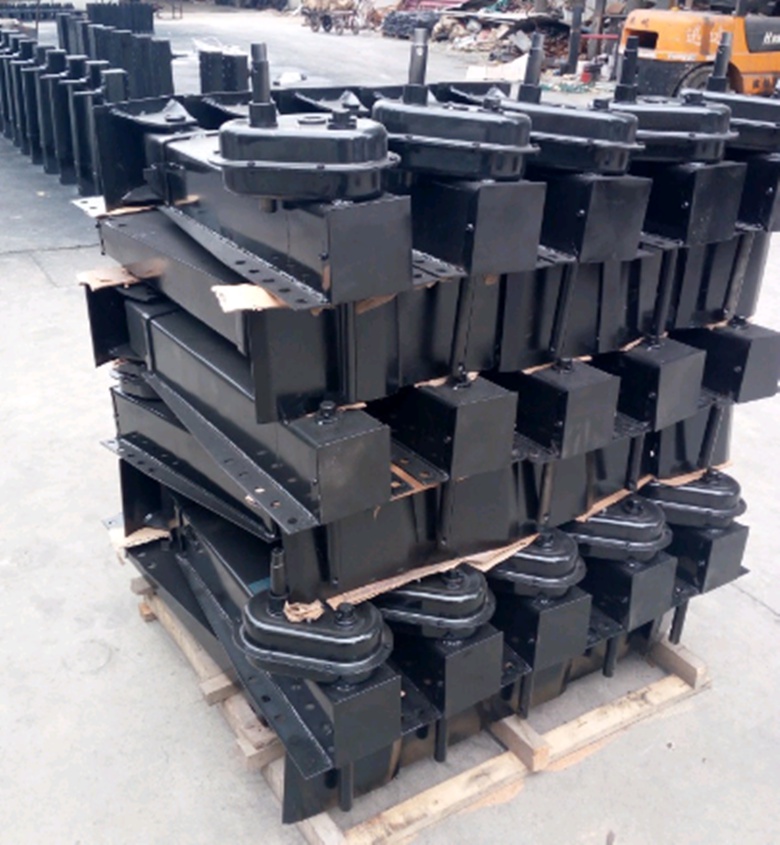 半挂车支腿梁山挂车配件80吨支撑装置外置加重马腿马镫前支撑 一支