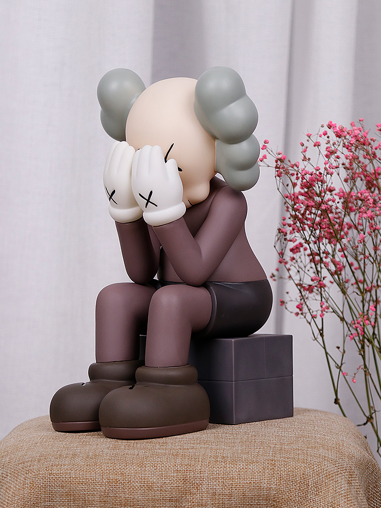 kaws公仔摆件室内芝麻街车载模型玩偶暴力熊新年礼物潮流周边28cm捂脸