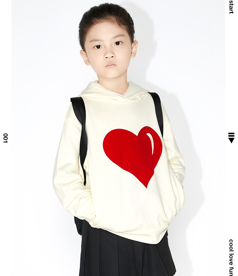 littlemoco童装春装新款儿童套头卫衣洋气男女童爱心连帽上衣 米白色