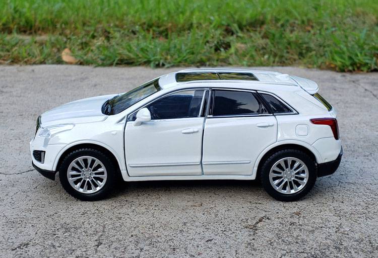 车模 1:32凯迪拉克xt5合金车模suv越野仿真金属车模摆件声光开门玩具