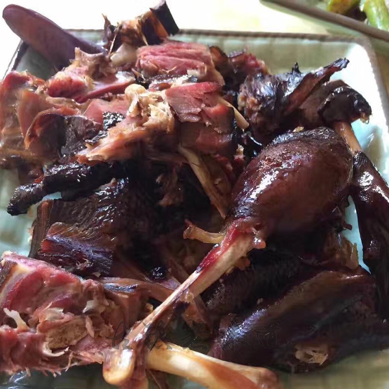 木头鸭比较大,骨头较硬,不好真空包装,默认不真空发货,如要真空请先