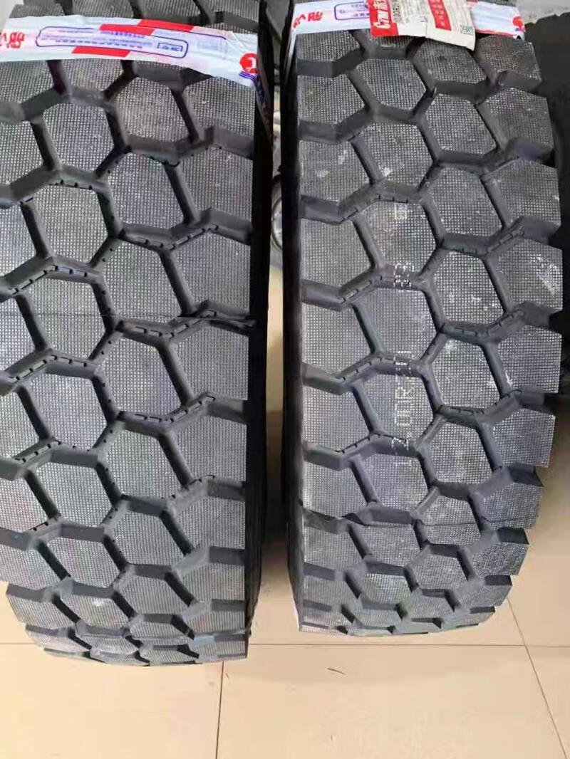 千里马1200r20三包900r20全钢丝1000-20载重1100大货车赤兔马轮胎 900
