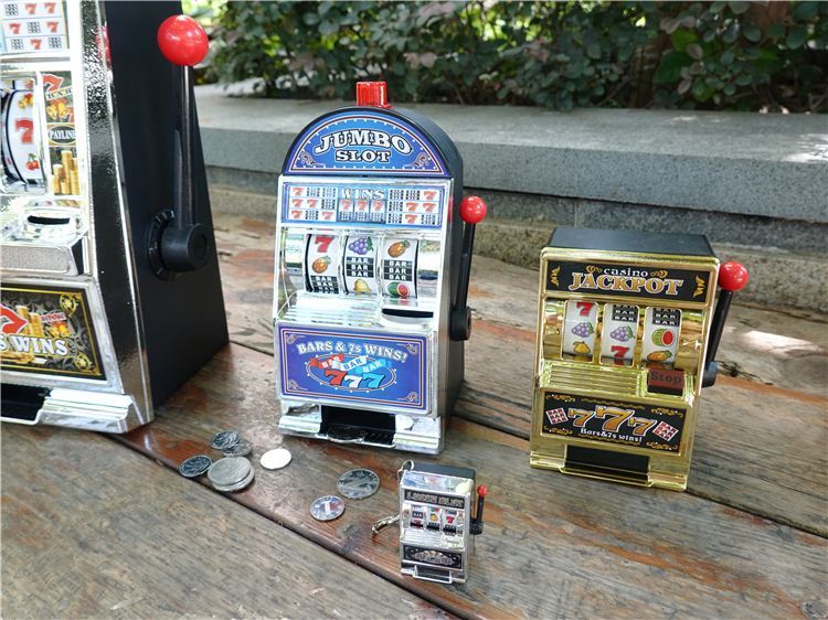 水果机老虎机投币硬币新奇模型玩具数字摇奖钥匙扣迷你游戏机玩具投币