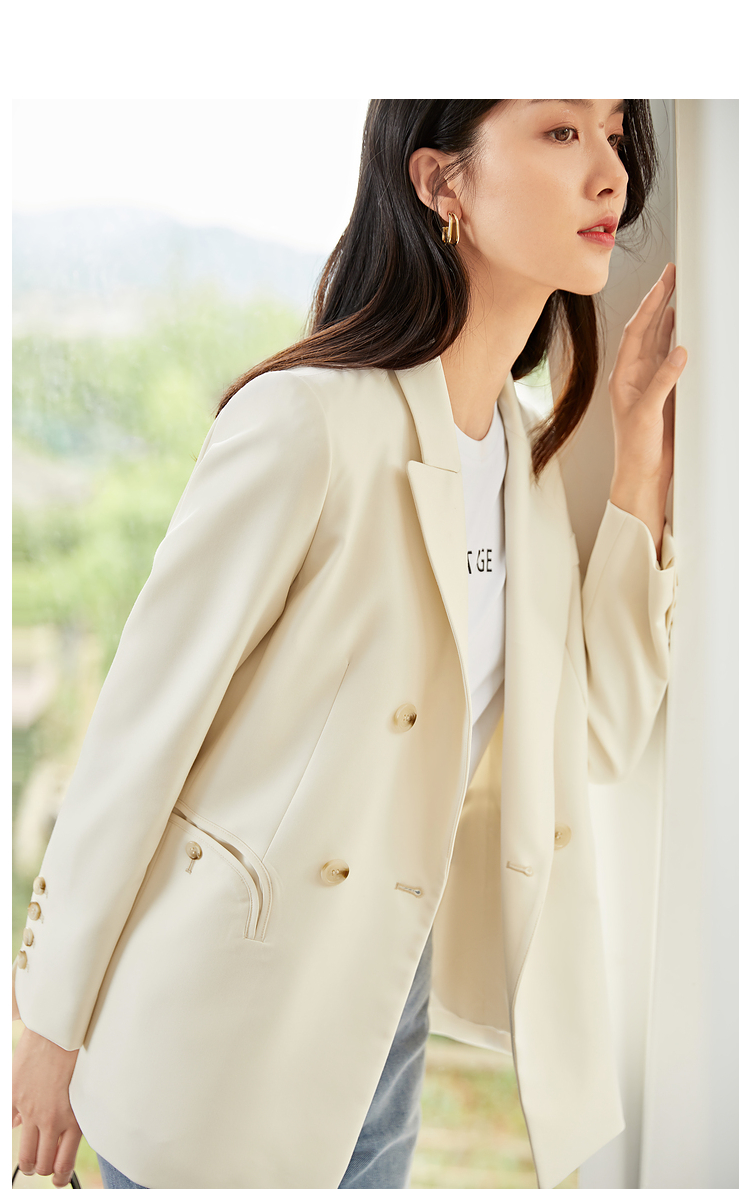对白小西装外套女 2021春秋新款月牙式口袋后摆对称开叉双排扣女装