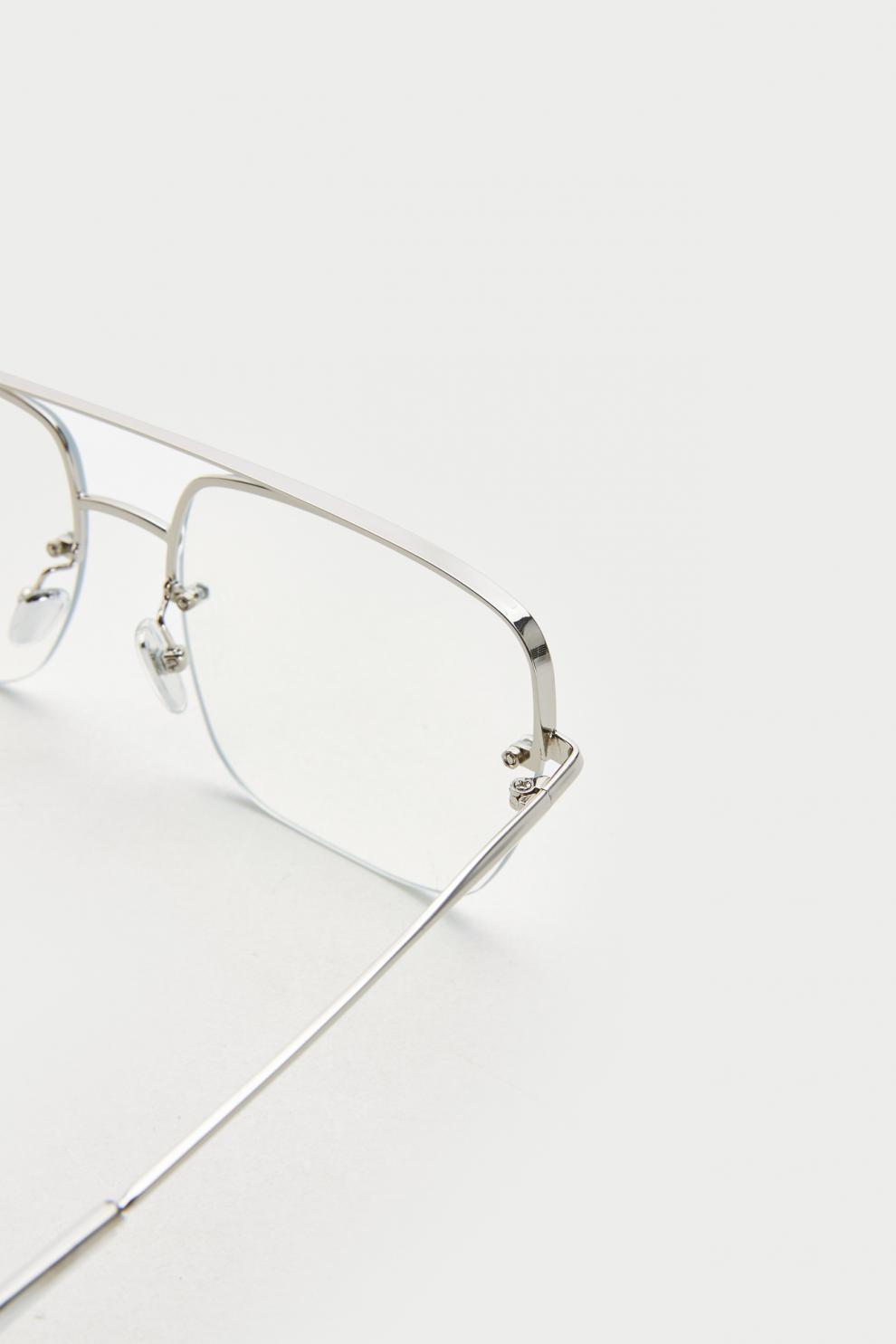 aw14ta8n2004  颜色 :透明色  吊牌价 :￥ 199  材质 :眼镜片:塑 