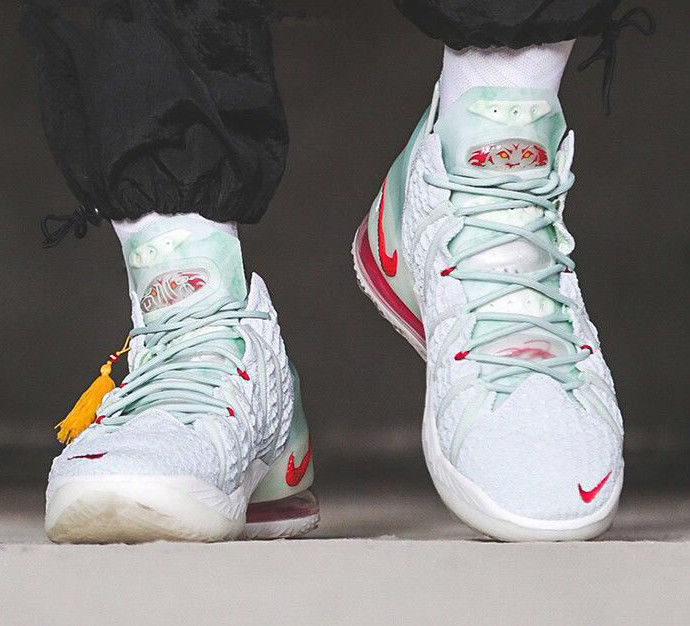 18 紫禁重器 黑紫湖人 中国限定18代男子耐磨篮球鞋 詹18黑紫 36