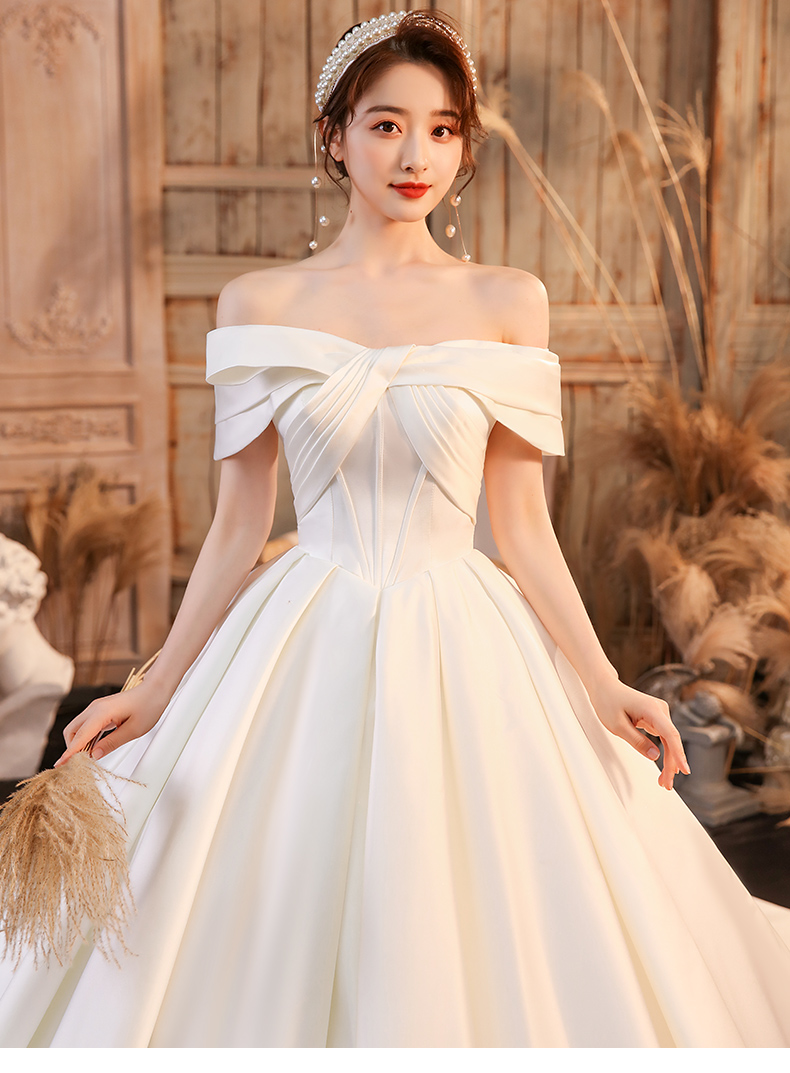 罗蒙romon缎面一字肩轻婚纱2022新款新娘主纱质感拖尾复古婚礼简约