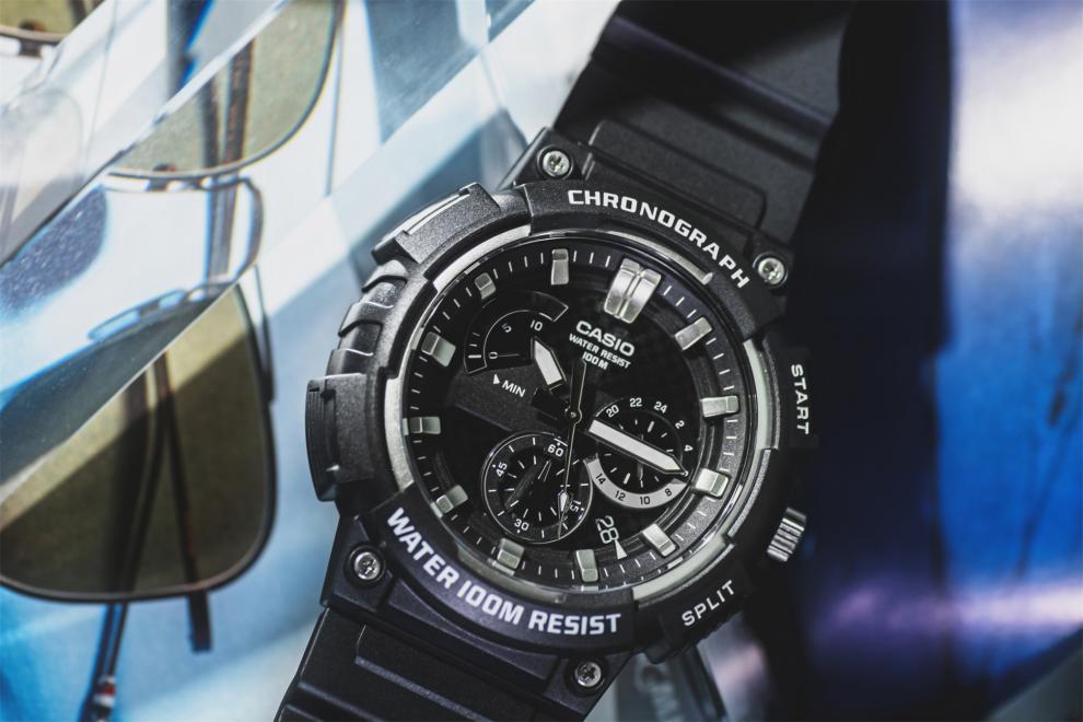 日本卡西欧手表男三眼多功能经典黑金防水运动石英表 mcw-200h-9a