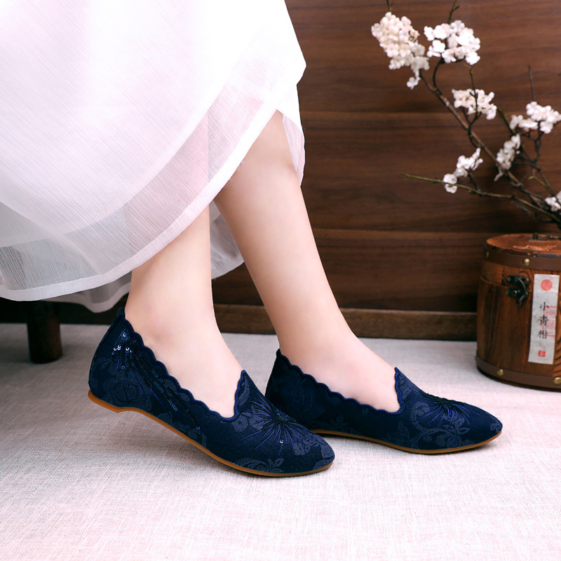 老北京布鞋女鞋配旗袍复古绣花民族风汉服平底古风茶艺搭配尖头绣花单