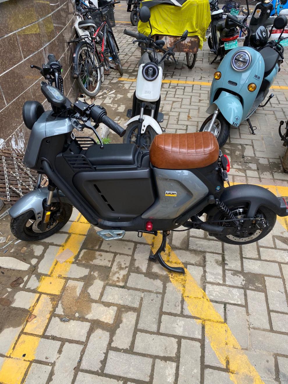 小牛ubuqiu1c中置储物箱无缝安装防水防尘u1u1bua直上亮黑色小牛uqiub