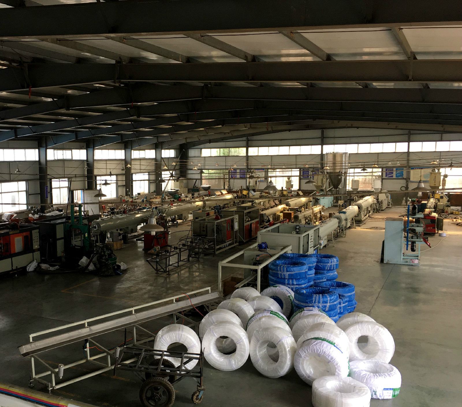 pe管自来水管白塑料新料pe管自来水水管白塑料硬给水管盘管山泉水管井