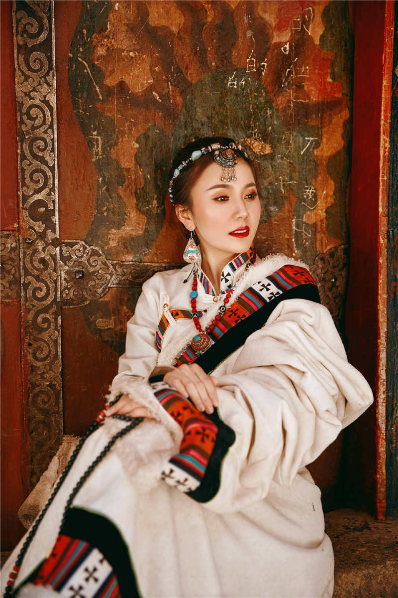 藏服女装抖音同款白色藏袍西藏服装服饰特色民族风藏式